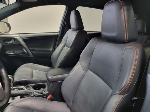 Used 2017 Toyota RAV4 SE image 14