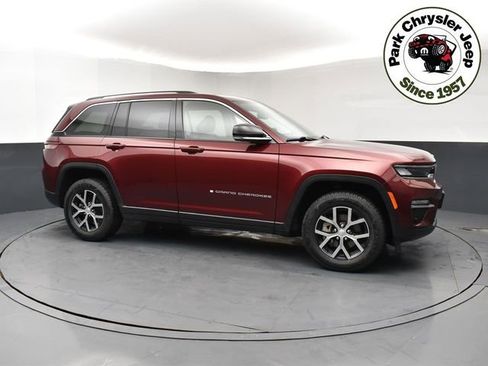 Used 2023 Jeep Grand Cherokee Limited w/ Luxury Tech Group II image 1