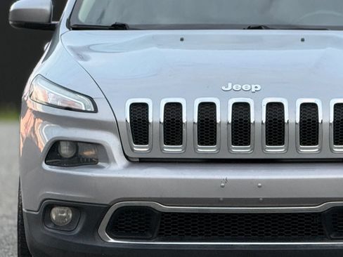 Used 2017 Jeep Cherokee Limited FWD image 11