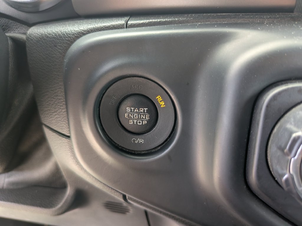 Used 2019 Jeep Wrangler Unlimited Rubicon w/ Dual Top Group AWD/4WD image 28