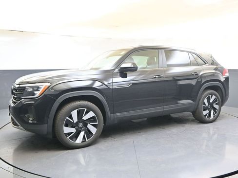 Certified 2025 Volkswagen Atlas Cross Sport SE image 2