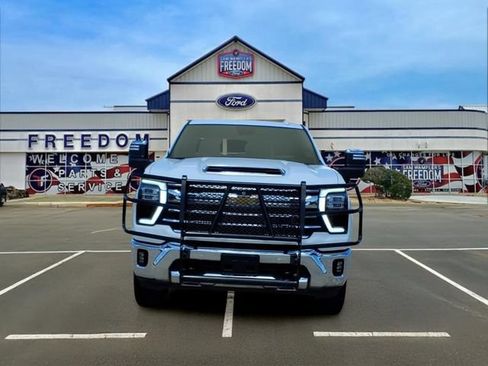 Used 2024 Chevrolet Silverado 2500 LTZ w/ LTZ Premium Package AWD/4WD image 2