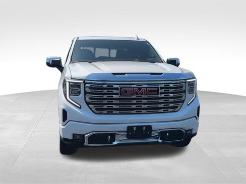 Used 2025 GMC Sierra 1500 Denali w/ Denali Reserve Package AWD/4WD image 3