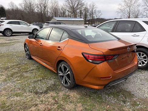 Used 2022 Nissan Sentra SR w/ SR Premium Package image 2
