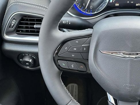 New 2025 Chrysler Pacifica Limited w/ Uconnect Theater Family Group image 9