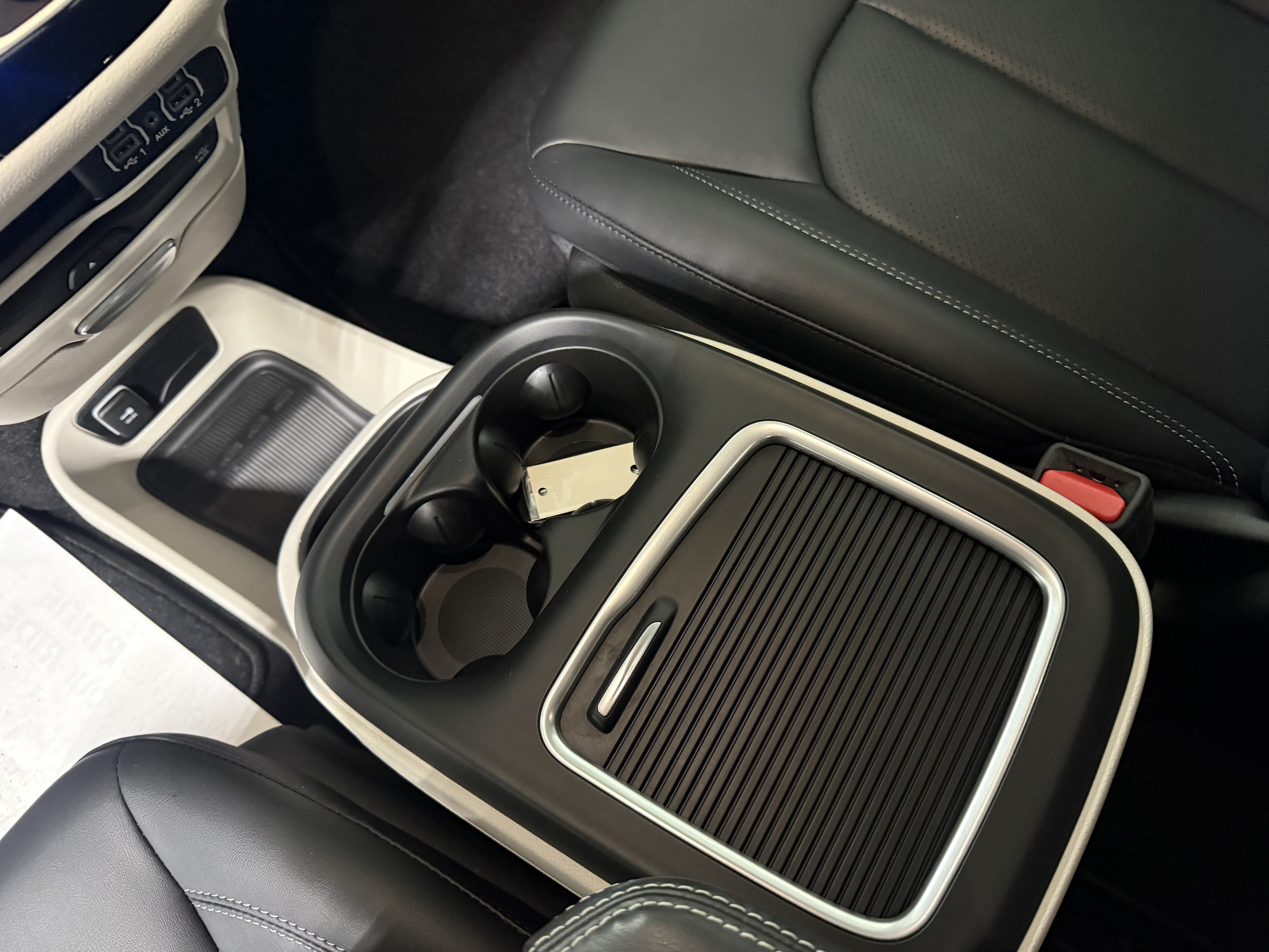 Used 2024 Chrysler Pacifica Touring-L w/ Uconnect Theater Family Group AWD/4WD image 20