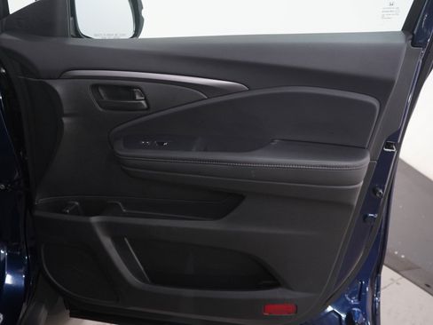 Used 2023 Honda Passport EX-L image 12