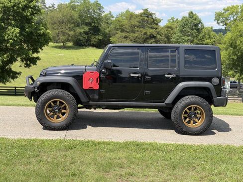 Used 2014 Jeep Wrangler Unlimited Rubicon w/ Dual Top Group AWD/4WD image 2