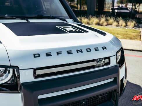 Used 2022 Land Rover Defender 90 X-Dynamic S image 24