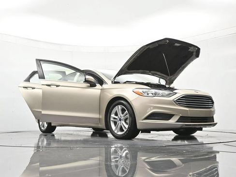 Used 2018 Ford Fusion SE w/ Fusion SE Technology Package FWD image 50