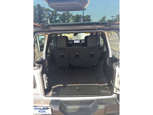 Used 2024 Jeep Wrangler Unlimited Sport AWD/4WD image 13