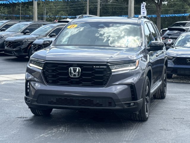 Certified 2025 Honda Pilot Black Edition image 13