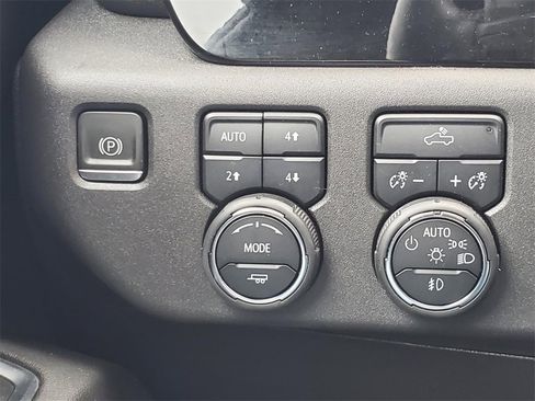 Used 2023 Chevrolet Silverado 1500 LT Trail Boss w/ Convenience Package II image 12