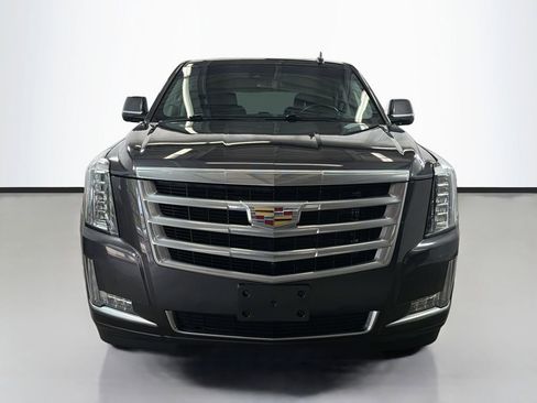 Used 2017 Cadillac Escalade Luxury AWD/4WD image 2