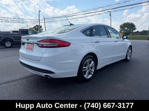 Used 2018 Ford Fusion SE w/ Fusion SE Technology Package FWD image 4
