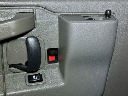 Used 2024 GMC Savana 2500 w/ Driver Convenience Package image 15