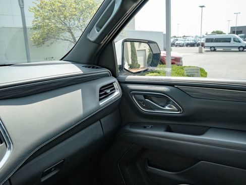 Used 2024 GMC Yukon SLT w/ SLT Luxury Package AWD/4WD image 41