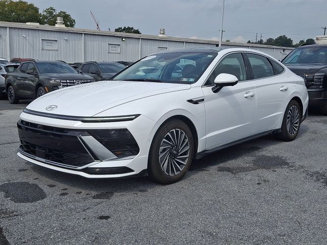Certified 2025 Hyundai Sonata Limited FWD image 1