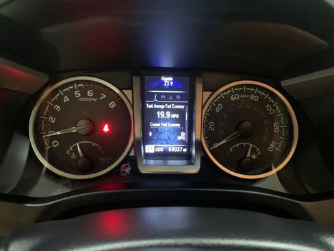 Used 2022 Toyota Tacoma SR5 w/ SR5 Appearance Package (SM) AWD/4WD image 29