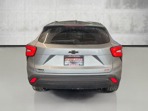Used 2025 Chevrolet Trax RS w/ Driver Confidence Package image 6