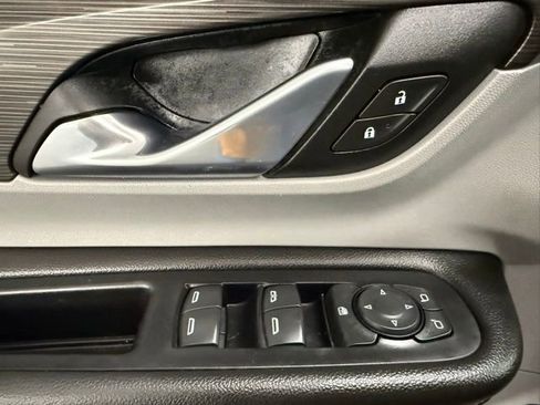 Used 2023 GMC Terrain SLE w/ Driver Convenience Package image 30