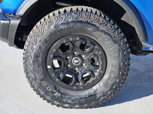 Used 2023 Ford Bronco Wildtrak image 13