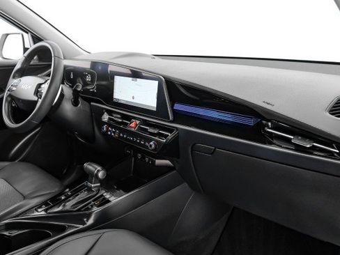 Used 2024 Kia Niro EX FWD image 10