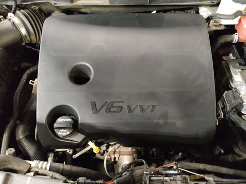 Used 2020 Chevrolet Traverse LT FWD image 30