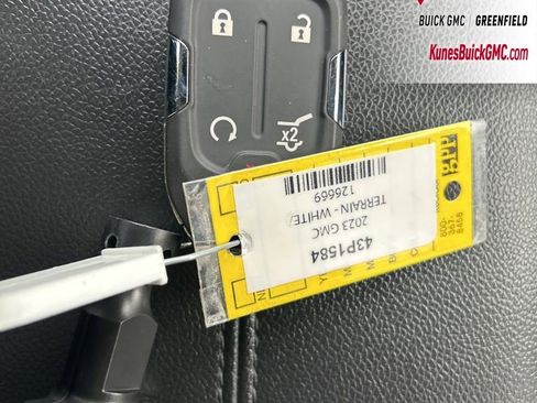 Used 2023 GMC Terrain SLT image 39