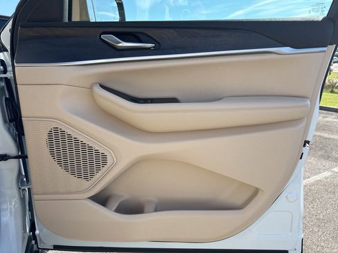 New 2025 Jeep Grand Cherokee L Limited w/ Luxury Tech Group II image 30