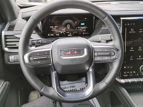 Used 2025 GMC Acadia Elevation image 9