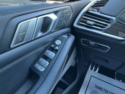 Used 2019 BMW X7 xDrive50i w/ M Sport Package image 32