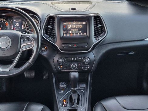 Used 2019 Jeep Cherokee Latitude Plus w/ Cold Weather Group image 4