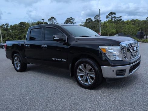 Used 2019 Nissan Titan SV w/ SV Convenience Package RWD image 3