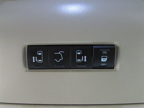 Used 2014 Chrysler Town & Country Touring image 82