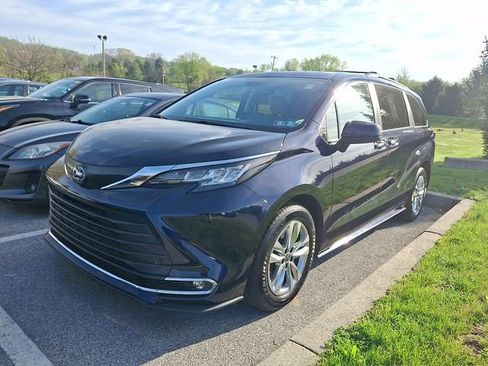 Certified 2022 Toyota Sienna XLE w/ XLE Plus Package image 2
