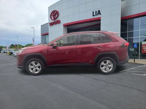 Used 2019 Toyota RAV4 LE w/ Carpet Mat Package AWD/4WD image 6