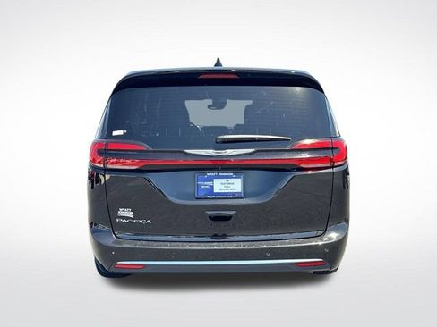 Used 2025 Chrysler Pacifica Select FWD image 4