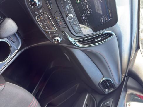 Used 2023 Chevrolet Equinox RS image 21