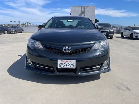 Used 2013 Toyota Camry SE image 2