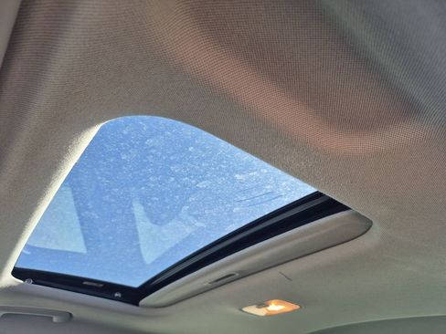 Used 2023 Hyundai Elantra Limited FWD image 13