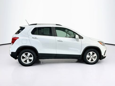 Used 2017 Chevrolet Trax LT w/ LT Convenience Package FWD image 10