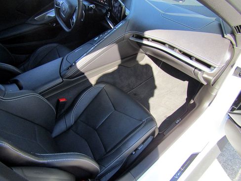 Used 2023 Chevrolet Corvette Stingray Coupe image 13