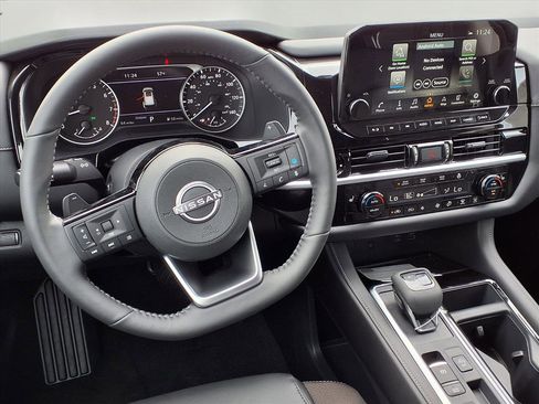 New 2025 Nissan Pathfinder SL image 12