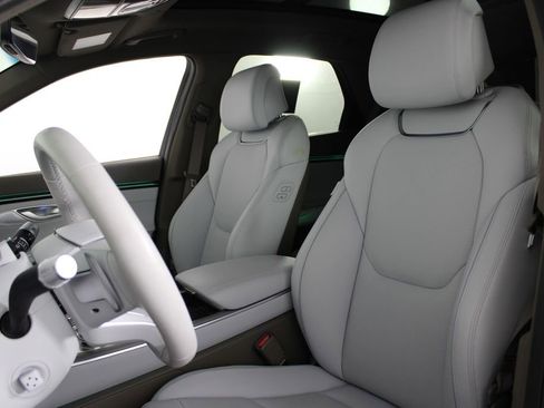 Used 2026 Genesis GV70 2.5T Advanced image 18