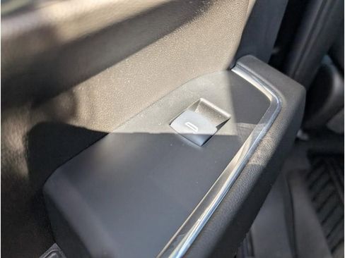 Used 2025 Chevrolet Silverado 1500 LT image 13