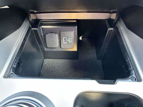 Used 2023 Ford Explorer Platinum w/ Technology Package image 27