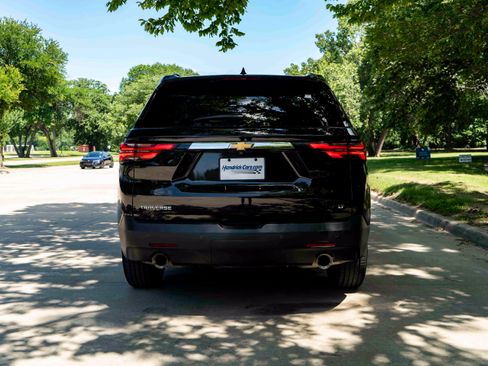 Used 2023 Chevrolet Traverse LT FWD image 8