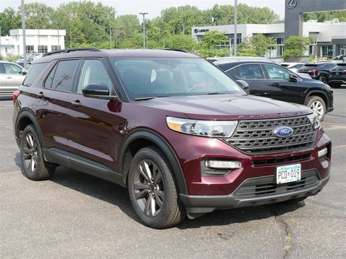 Used 2022 Ford Explorer XLT w/ Equipment Group 202A image 1