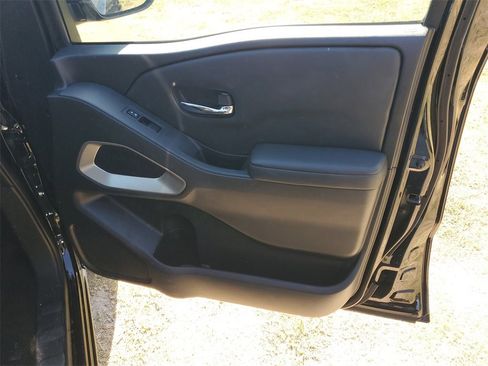 Used 2023 Nissan Frontier SV image 36